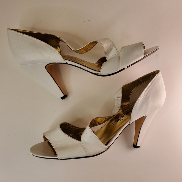 Vintage Glam 70s Open Toed Heels with Angular Strap - Picture 4 of 15